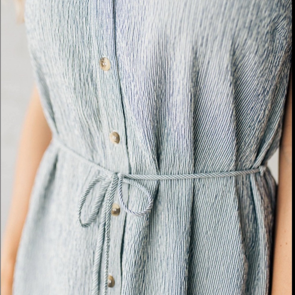 Gilli Eastside Buttoned Midi Dress NWT - Picture 2 of 2